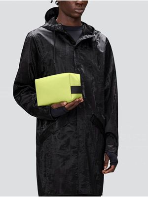 3. Trousse de toilette Rains Small en tissu imperméable Vert acide RAINS 15580