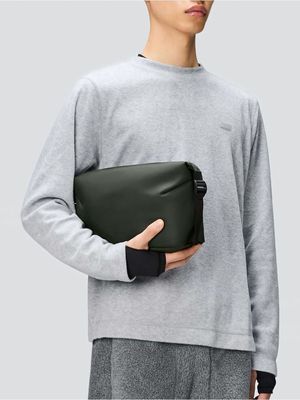 3. Rains Hilo Wash Bag in waterproof fabric Green RAINS 15630