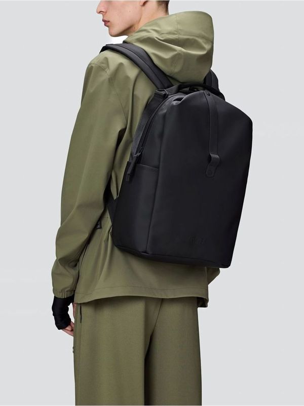 4. Rains Clip Front Backpack in tessuto impermeabile Nero RAINS 14890