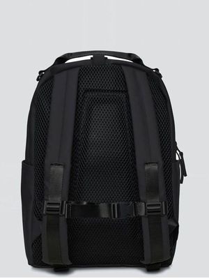 3. Rains Clip Front Backpack in tessuto impermeabile Nero