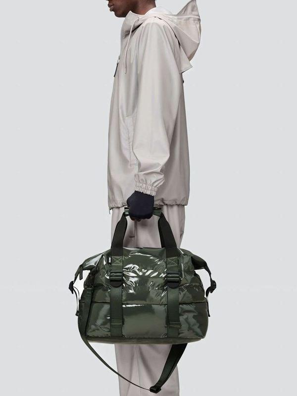 3. Rains Puffer Mix Weekend Bag Small in waterproof fabric Green RAINS 14060