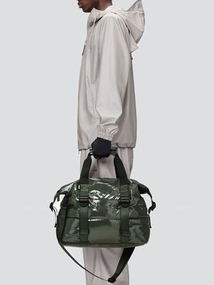 3. Rains Puffer Mix Weekend Bag Small in waterproof fabric Green