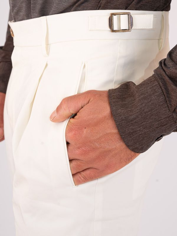 4. Pantalon Berwich pour homme en coton, à la coupe épurée et à plis. Crème Berwich pu19retrock1790x