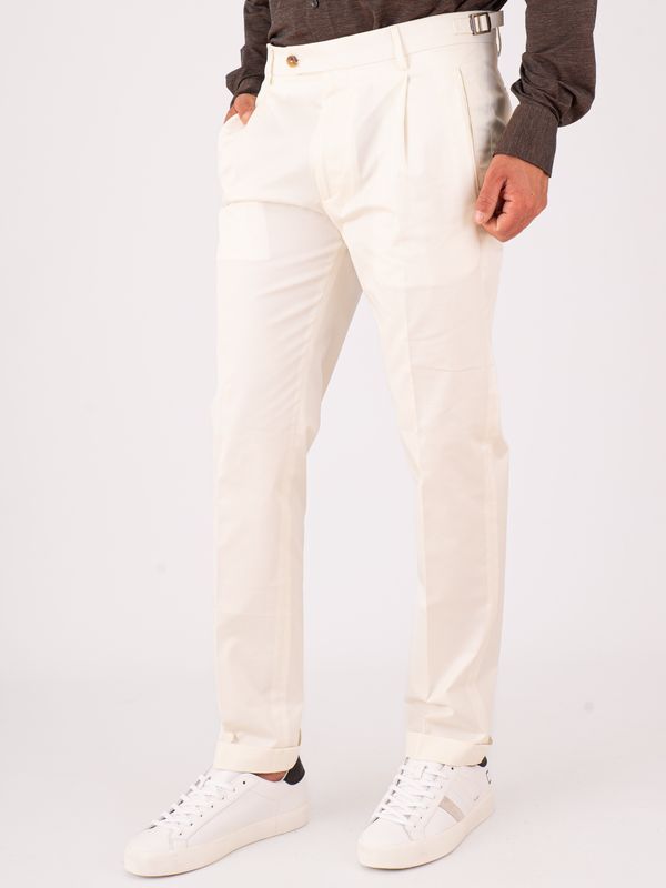2. Pantalon Berwich pour homme en coton, à la coupe épurée et à plis. Crème Berwich pu19retrock1790x