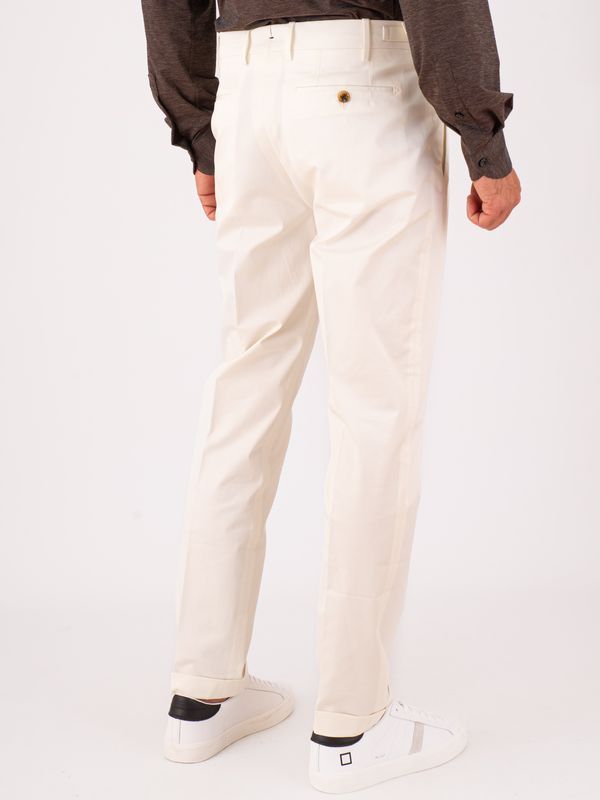 3. Pantalon Berwich pour homme en coton, à la coupe épurée et à plis. Crème Berwich pu19retrock1790x