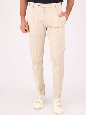 1. Pantalon Berwich pour homme en coton, à la coupe épurée et à plis. Écru
