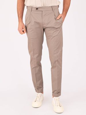 1. Pantalon Berwich pour homme en coton, à la coupe épurée et à plis. Gris