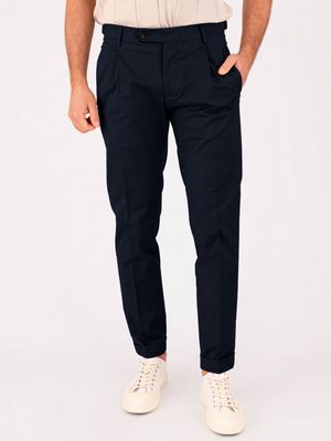1. Pantalone uomo Berwich in cotone con una linea pulita e pinces Navy
