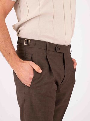 4. Men's Berwich trousers in cool wool with a clean cut Brown