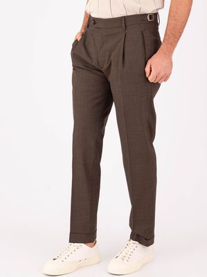 2. Men's Berwich trousers in cool wool with a clean cut Brown