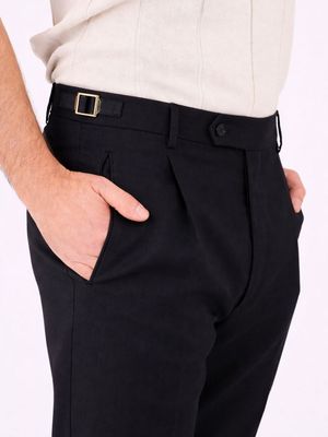 4. Pantalon Berwich pour homme en laine fraîche à la coupe nette Marine