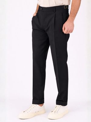 2. Men's Berwich trousers in cool wool with a clean cut Black