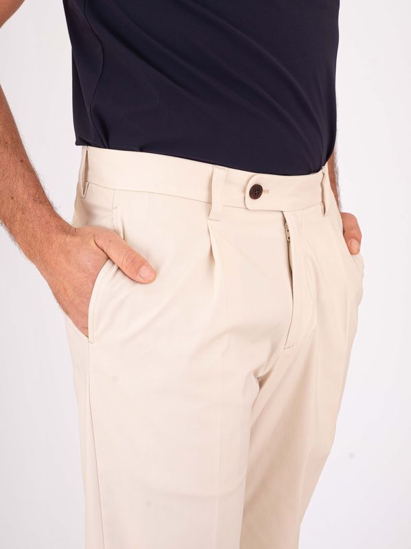 4. Pantalone uomo Devorè in misto cotone con linee sartoriali e pinces Mandorla Devorè dvr5c-g1045