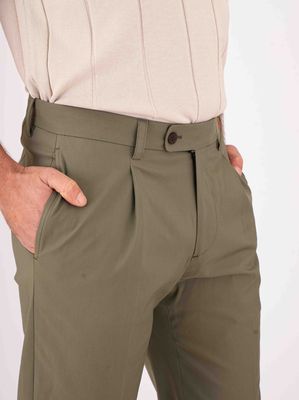 4. Pantalon homme Devorè en mélange de coton, coupe ajustée et plis Vert militaire