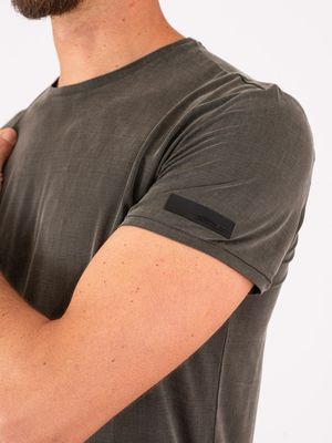 4. T-shirt Cupro uomo RRD dalla texture fluida e setosa Verde