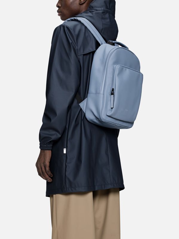 4. Sac à dos Rains Book Daybag avec grand compartiment et poche intérieure rembourrée Crépuscule bleu RAINS 13260