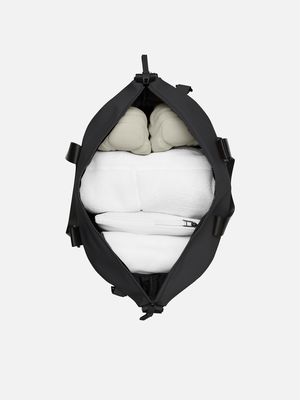 4. Borsa da Viaggio Rains Valera Weekend Bag Small con ampia chiusura con cerniera rivestita Nero